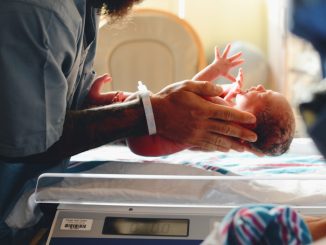 tips för att spara pengar på hälsovård och mediciner illustration