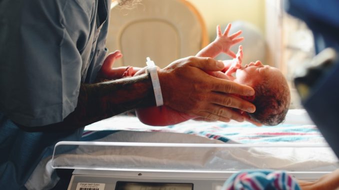 tips för att spara pengar på hälsovård och mediciner illustration
